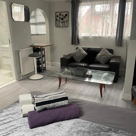 Newly Renovated Studio In Acton Londyn Zewnętrze zdjęcie